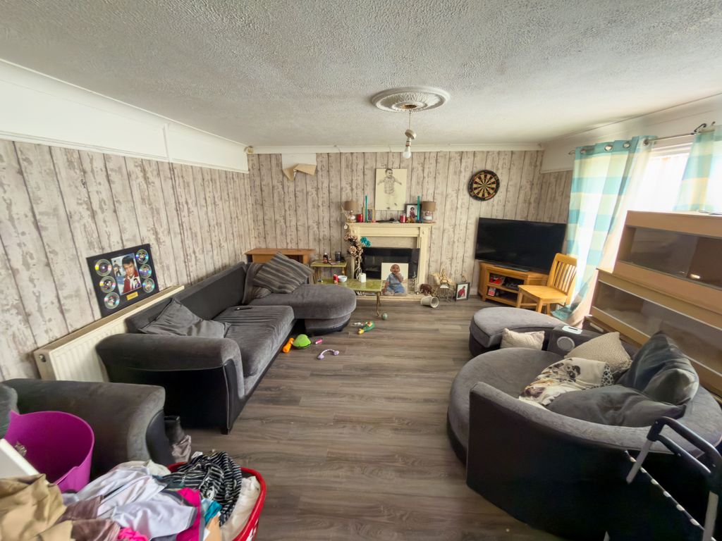 Property photo 3 of 39