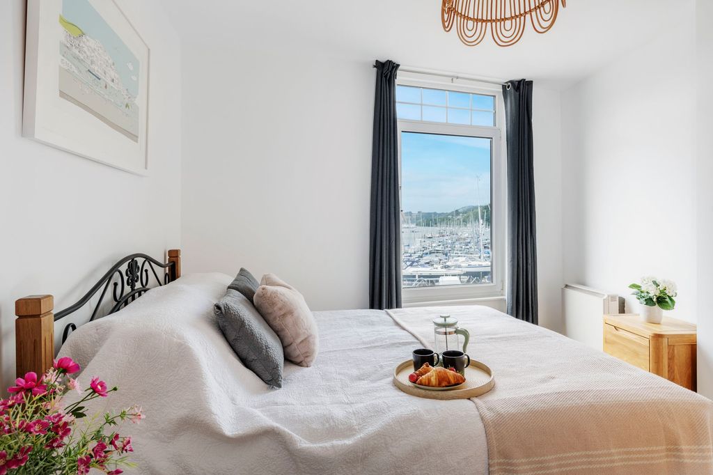 Property photo 3 of 9 Crabbers Loft_Kingswear_Bedroom