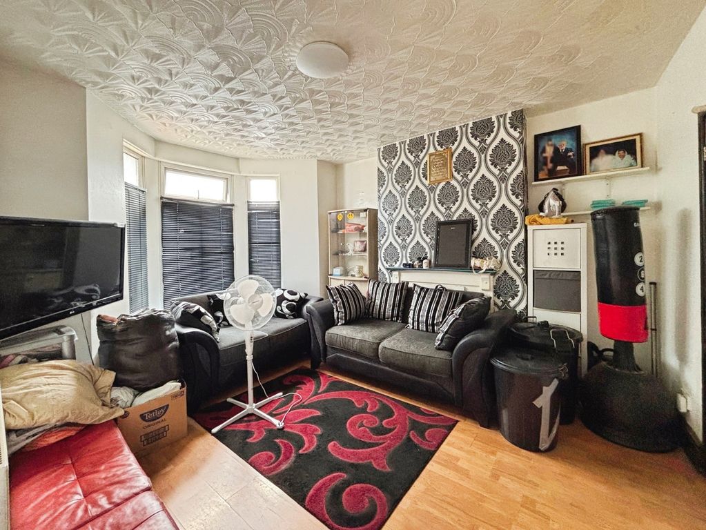 Property photo 3 of 11 Pbox-Img.Jpg