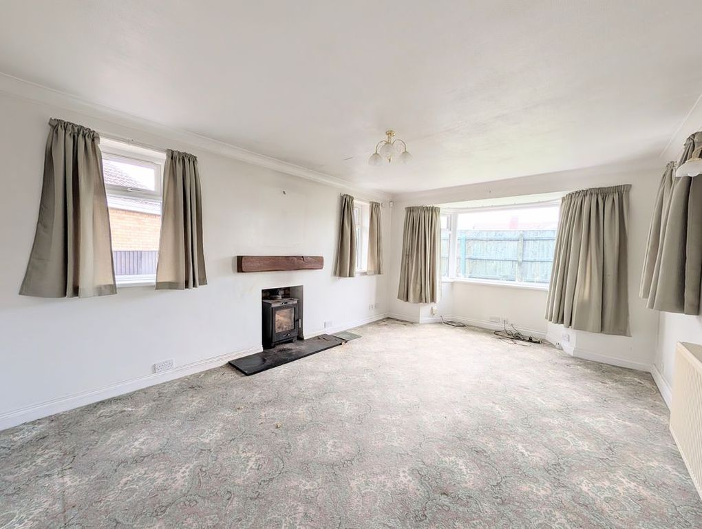 Property photo 3 of 16 Lounge