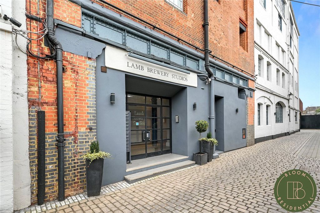 Property photo 2 of 16 Picture No. 24