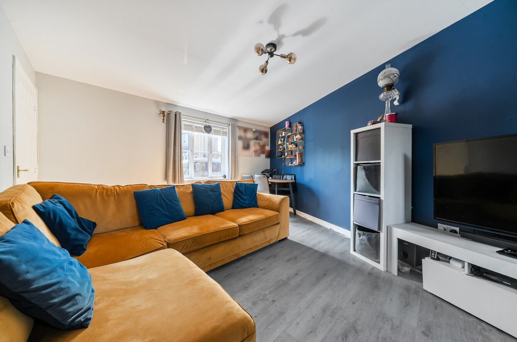 Property photo 2 of 13 15004953