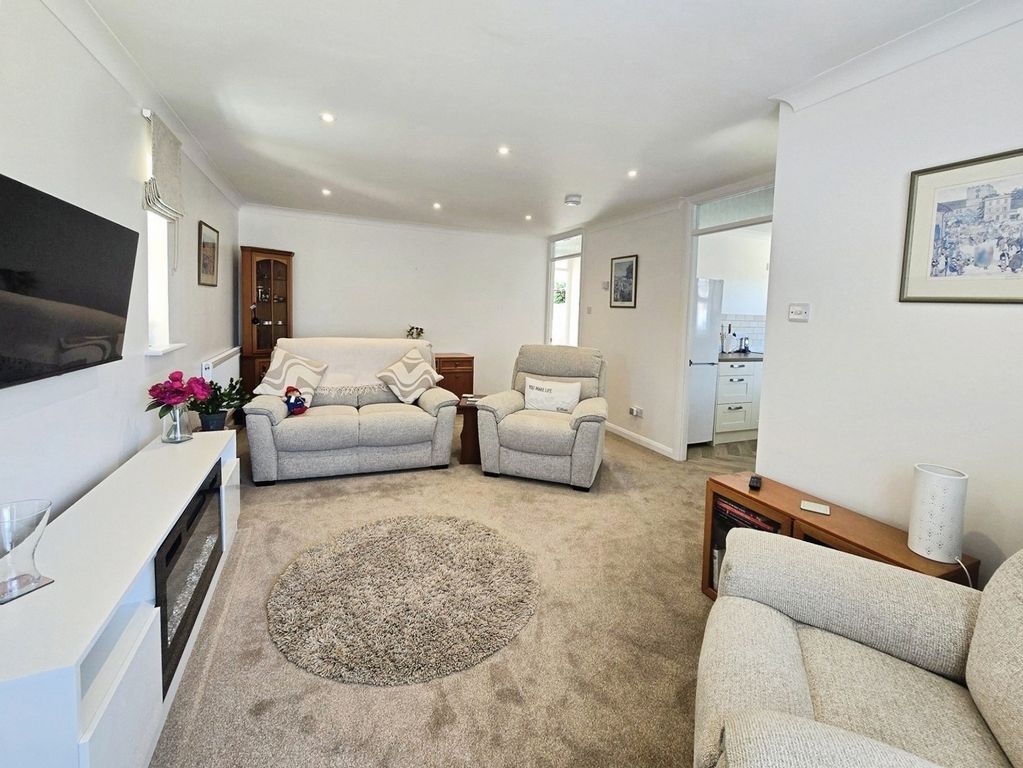 Property photo 2 of 16 Pbox-Img.Jpg