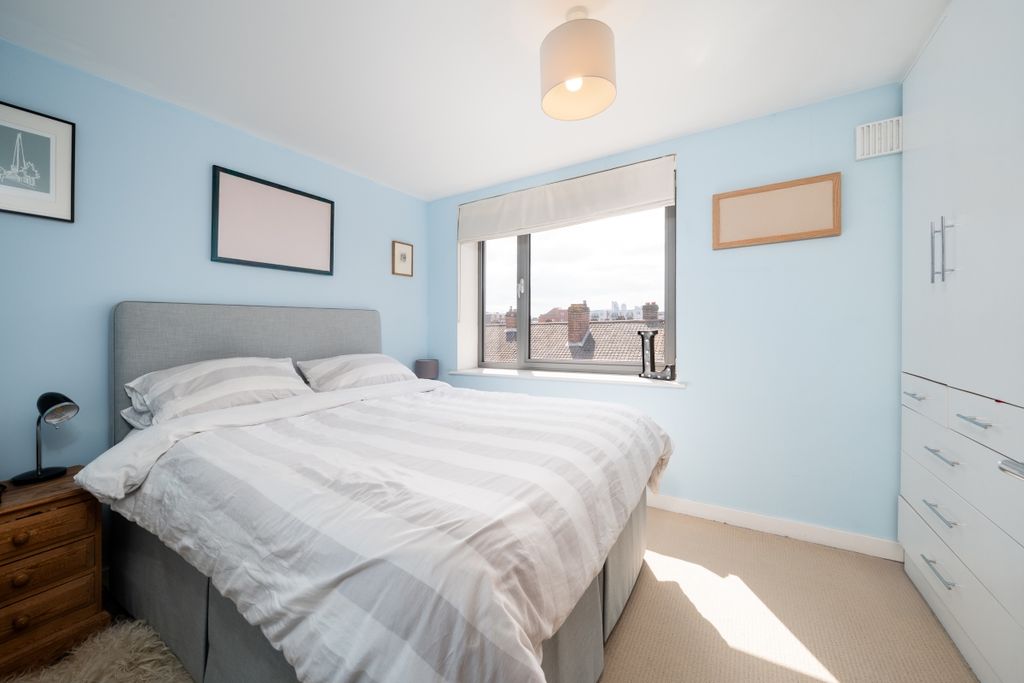 Property photo 3 of 10 Gedling Court 9 (...
