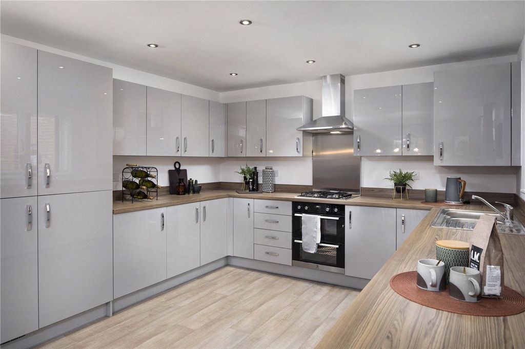 Property photo 2 of 8 Show Home