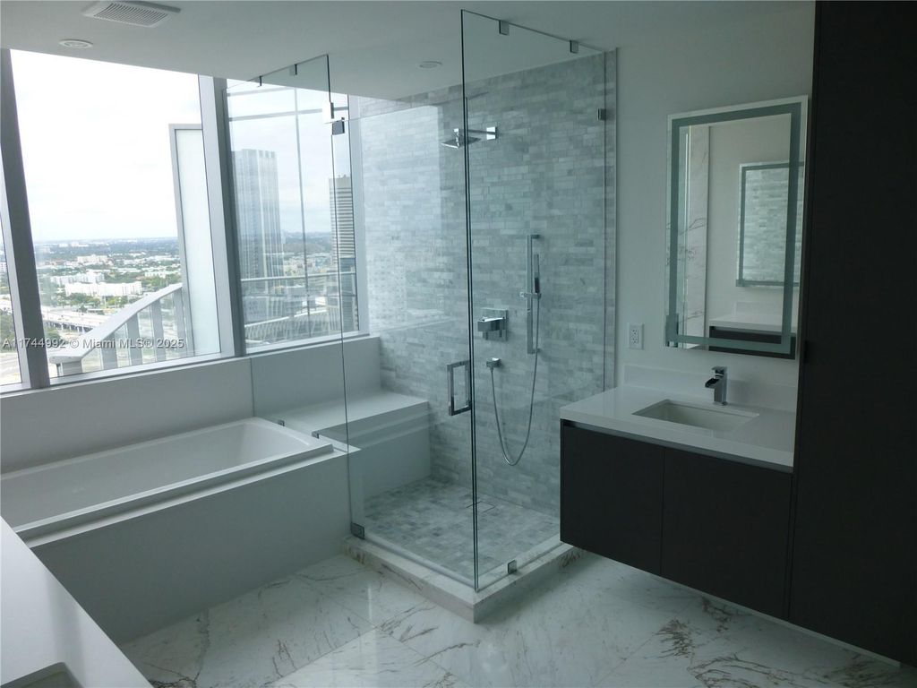 Property photo 3 of 11 <Alttext/>
