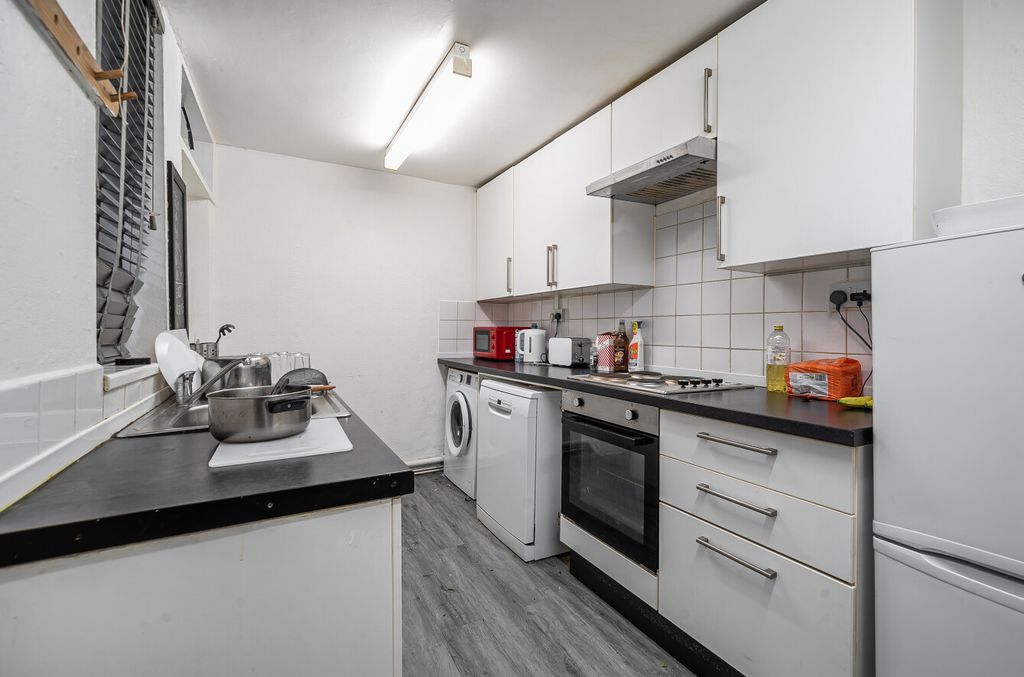 Property photo 2 of 12 1430050-8-69B40De...