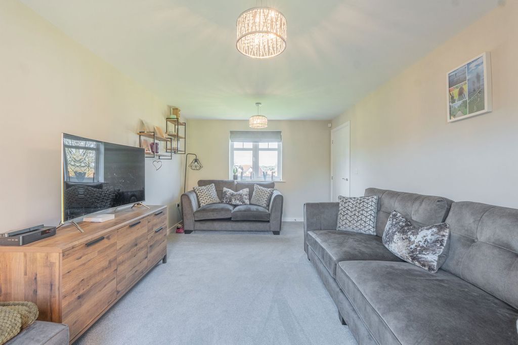 Property photo 3 of 35