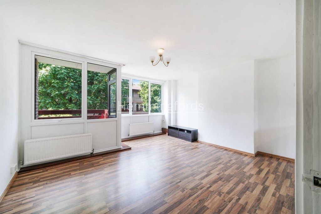 Property photo 1 of 14 Living Room