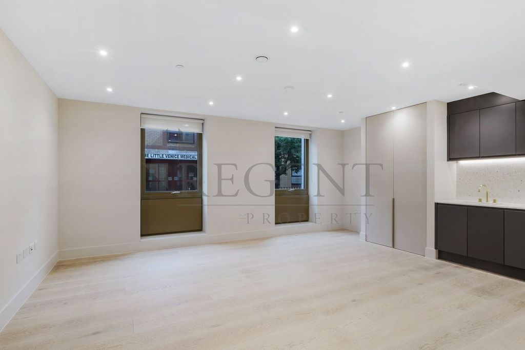 Property photo 1 of 13 Reception