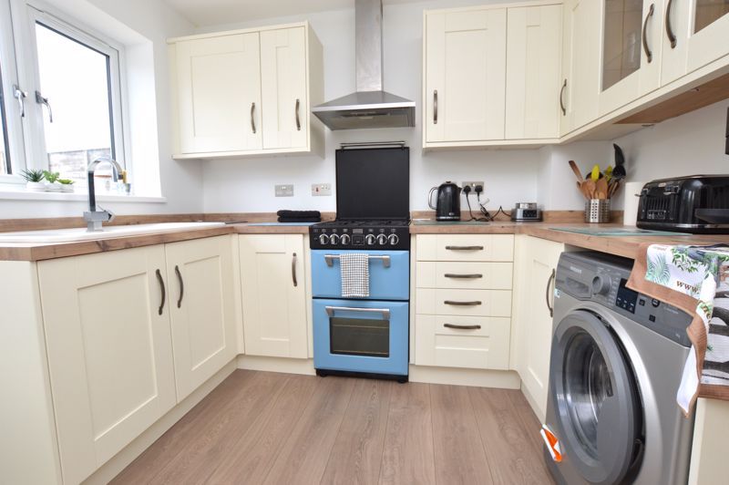 Property photo 2 of 8 Modern Kitchen