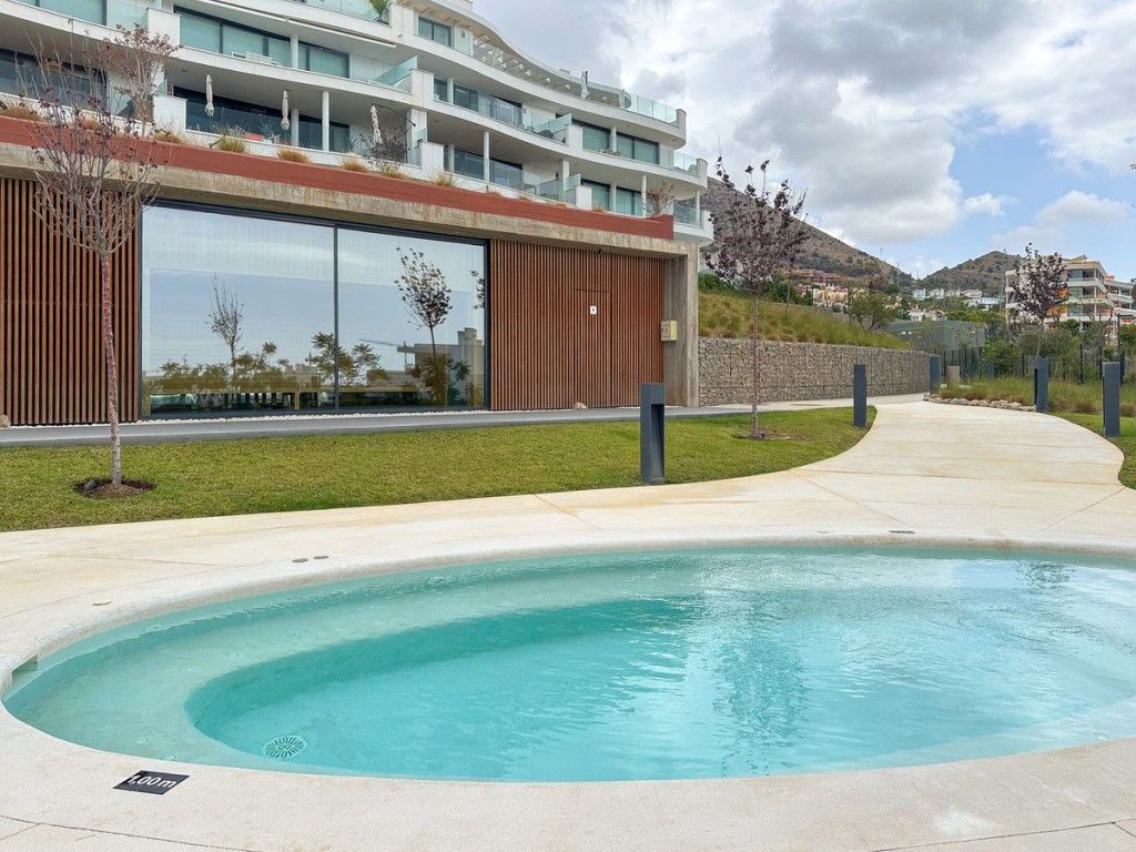Property photo 2 of 20 Pool 2