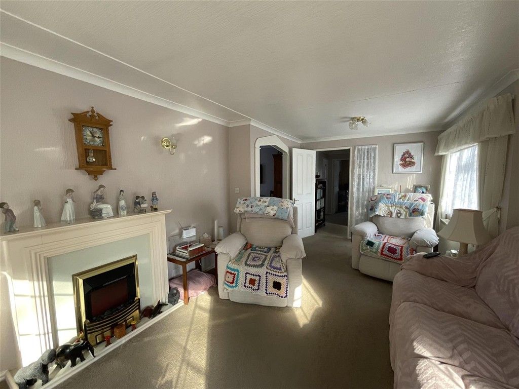 Property photo 2 of 9 Kitchen