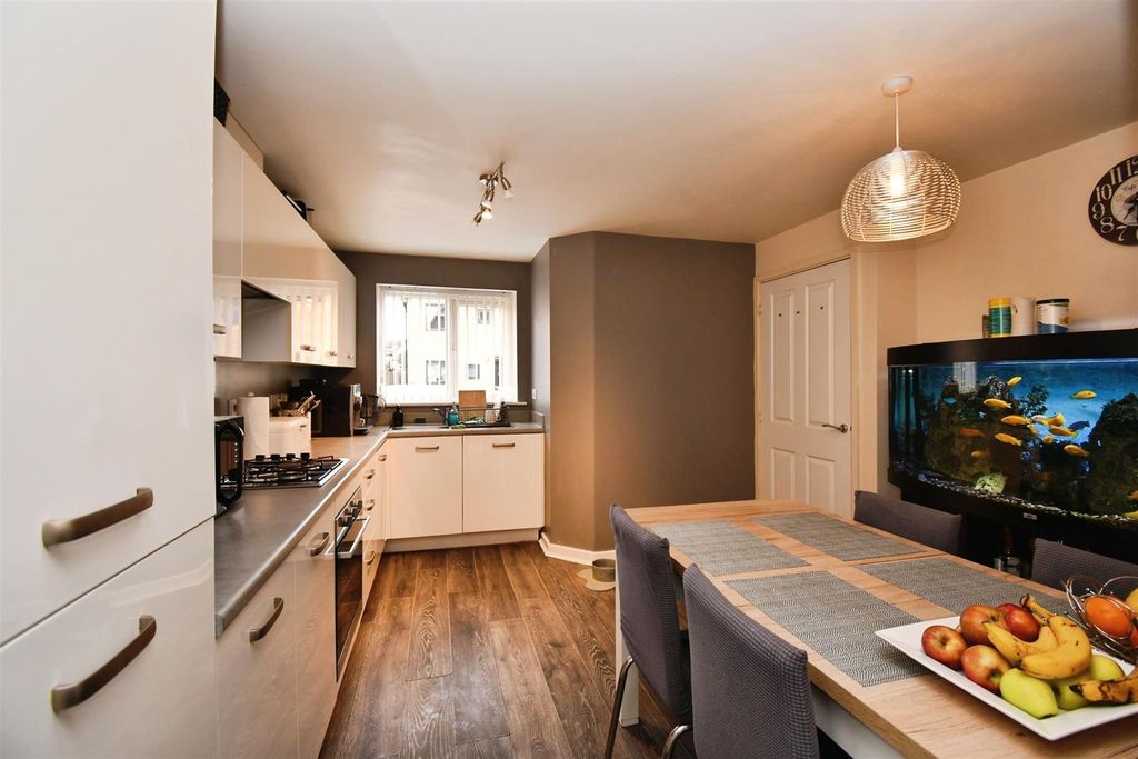 Property photo 3 of 13 98d590Ea-U 20 2819 29.Jpg