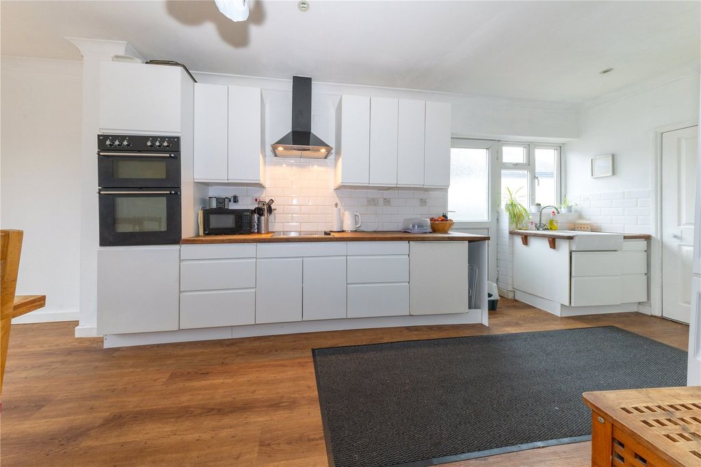 Property photo 3 of 28 Picture No. 21