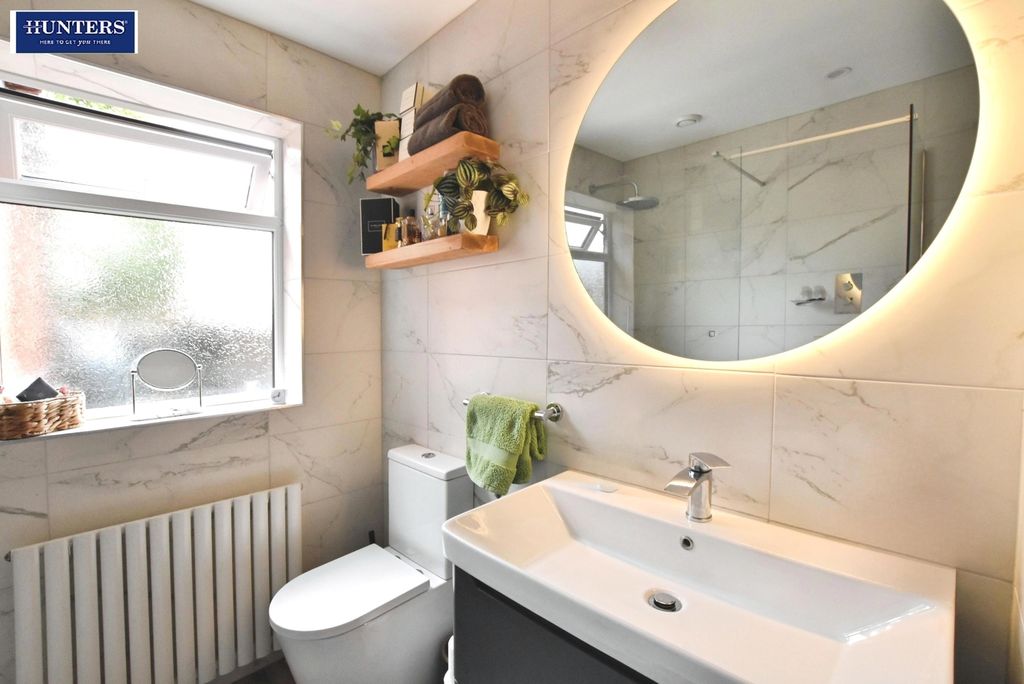 Property photo 2 of 28 Bathroom