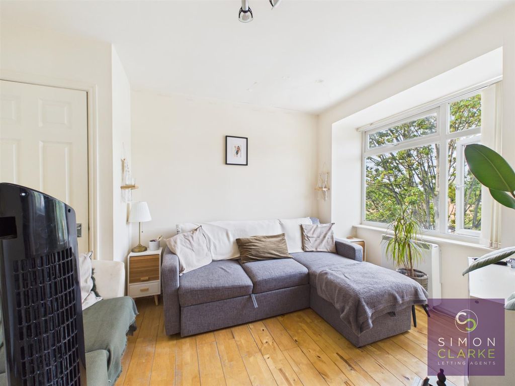 Property photo 3 of 10 Cam05425G0-Pr0151-Still002.Jpg