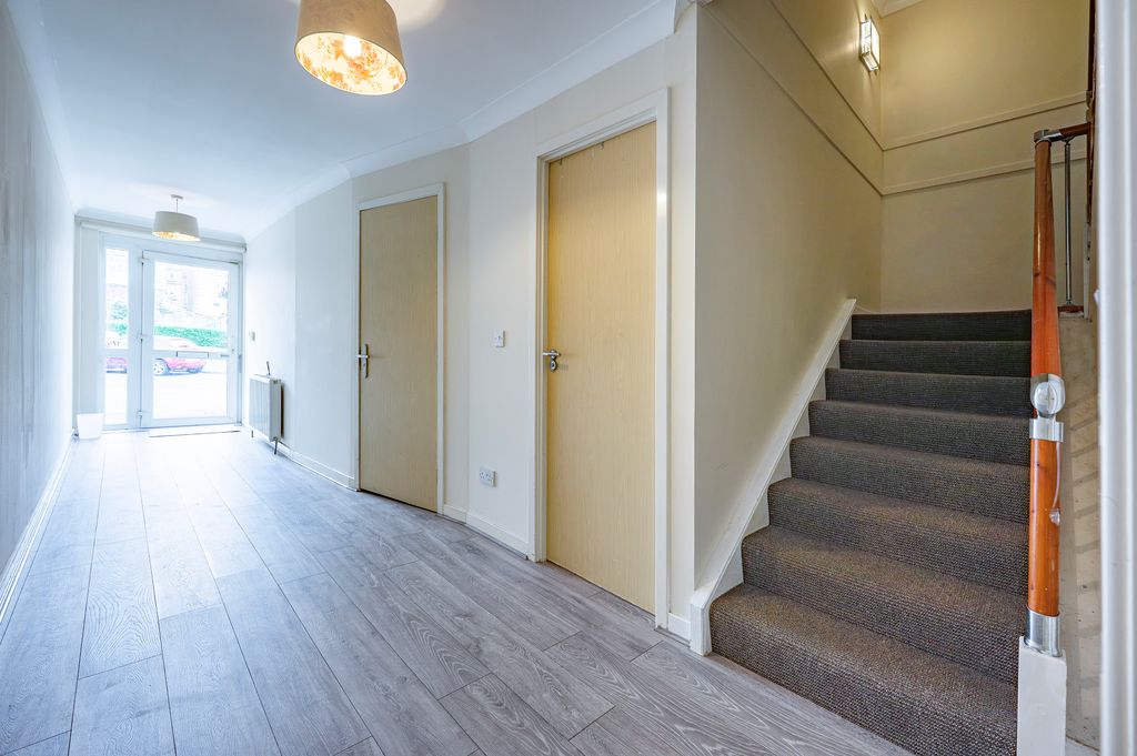 Property photo 2 of 31