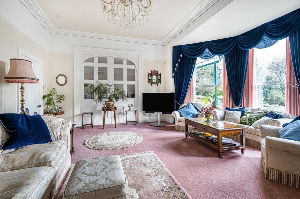 Property photo 3 of 37