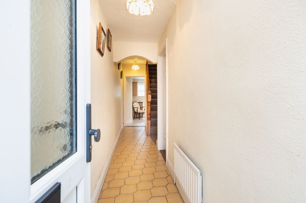 Property photo 2 of 31