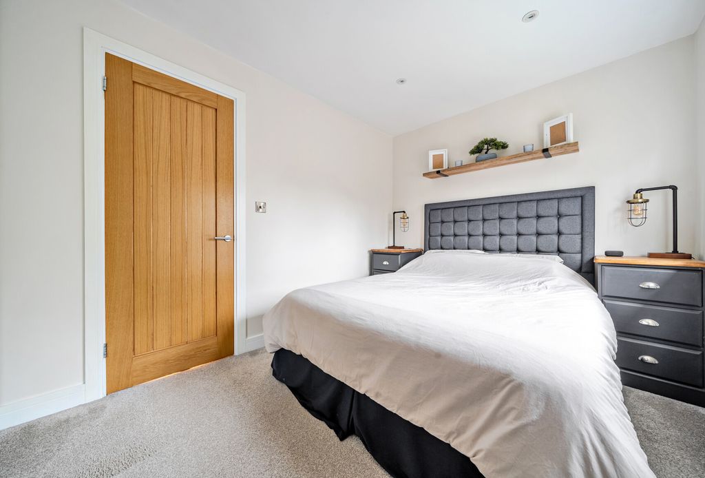 Property photo 3 of 16 1407784-6-69846Ad...