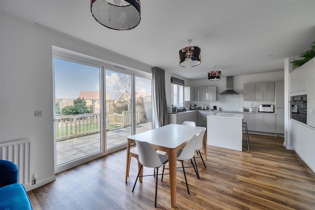 Property photo 2 of 22 Dining Area