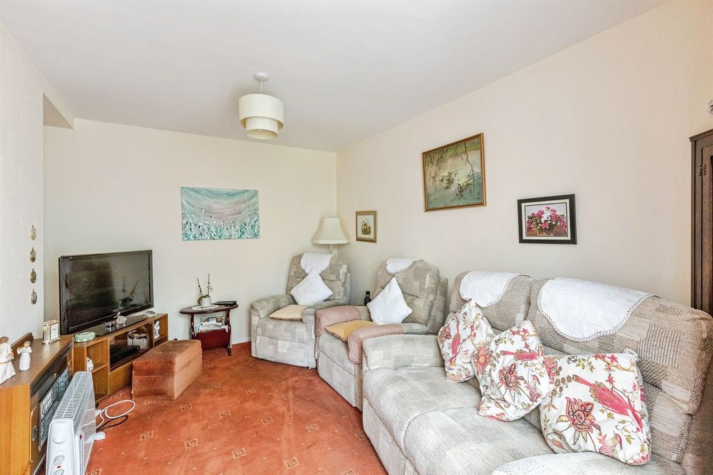 Property photo 3 of 12