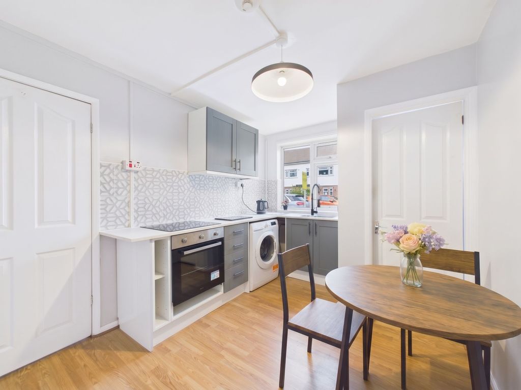 Property photo 3 of 15 Kitchen (Virtually Furnished)