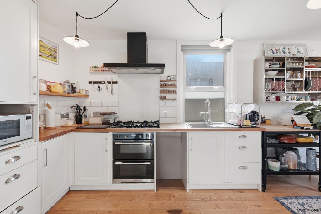 Property photo 2 of 16 4597782