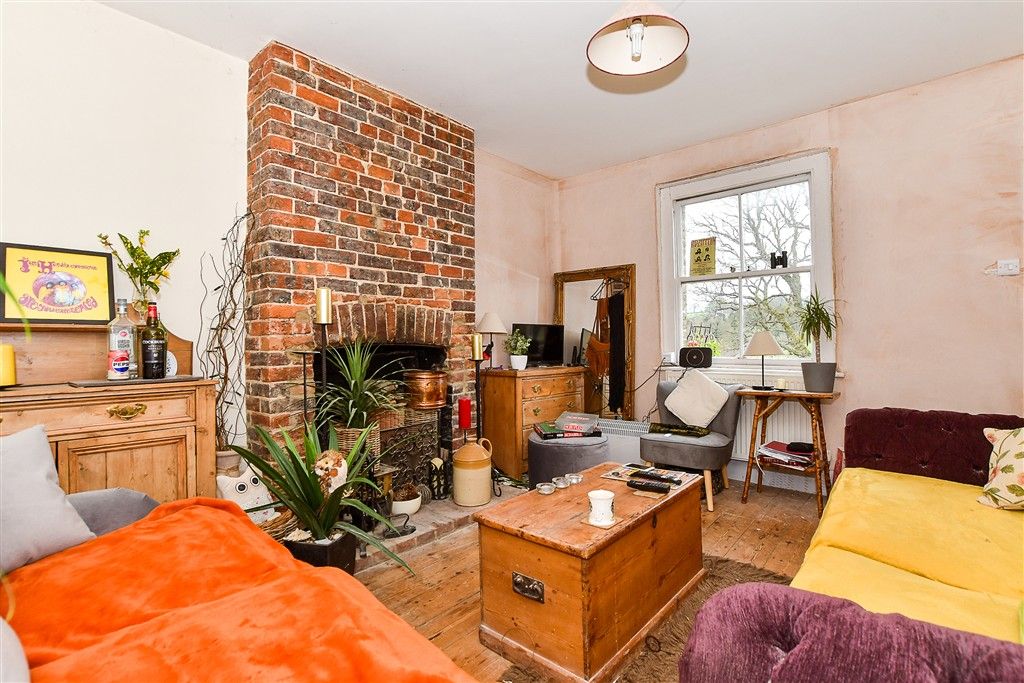 Property photo 2 of 6 Lounge