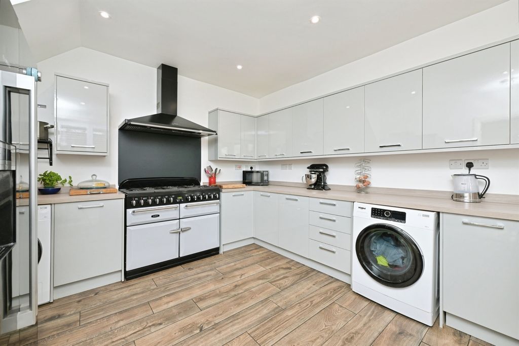 Property photo 2 of 14 Kitchen