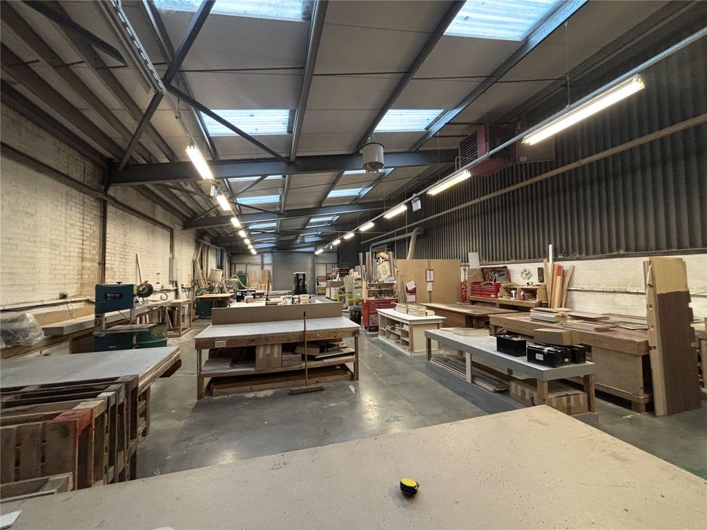 Property photo 2 of 11 Picture No. 12