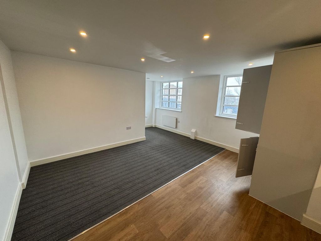 Property photo 3 of 7 Photo 11