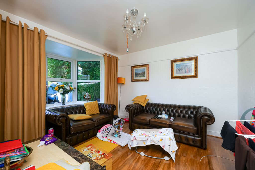 Property photo 2 of 32