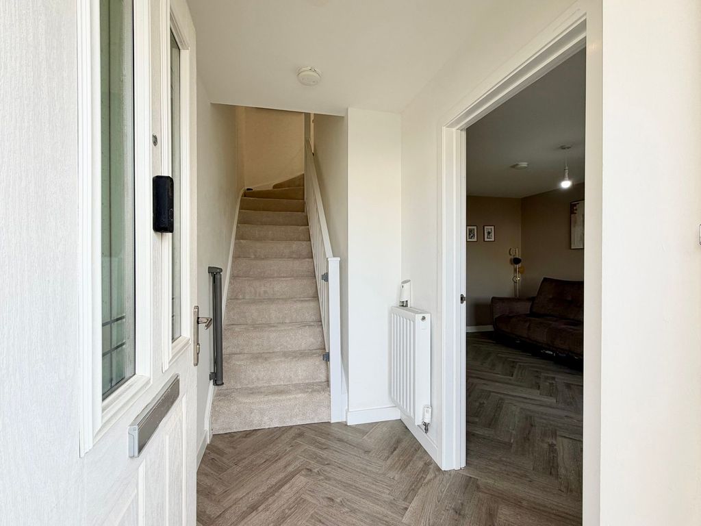 Property photo 2 of 22 Entrance Hallway