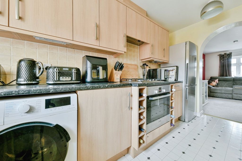 Property photo 3 of 18 Pbox-Img.Jpg
