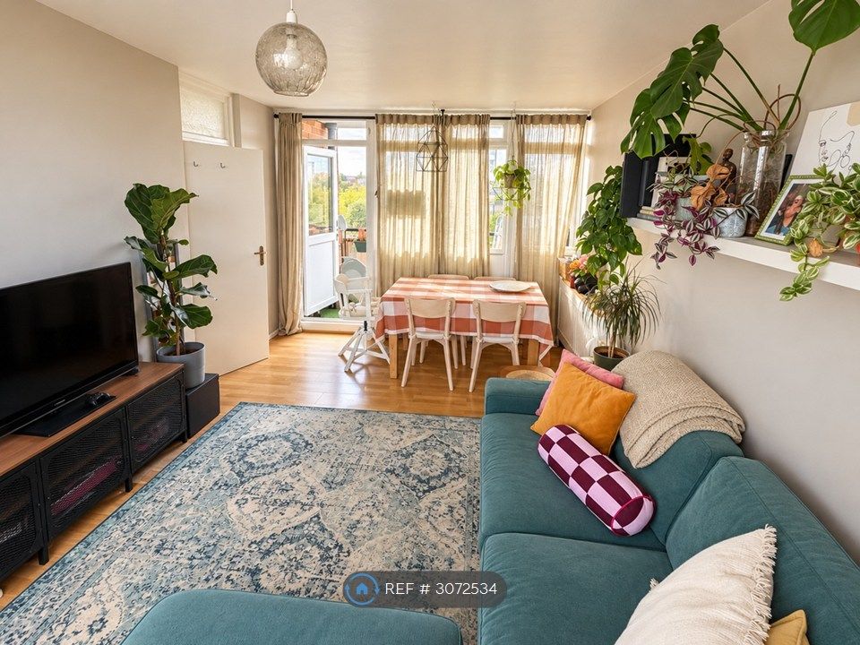 Property photo 1 of 7 Living Room