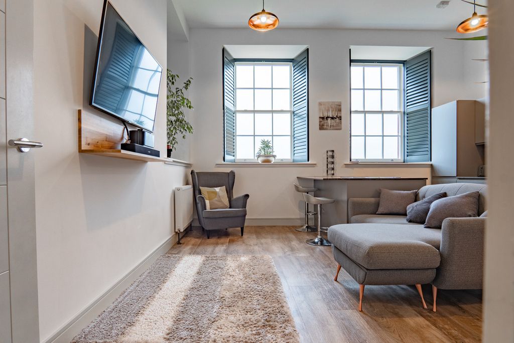 Property photo 2 of 23