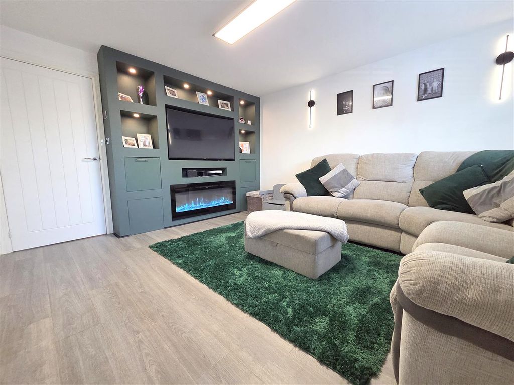 Property photo 2 of 16 Living Room