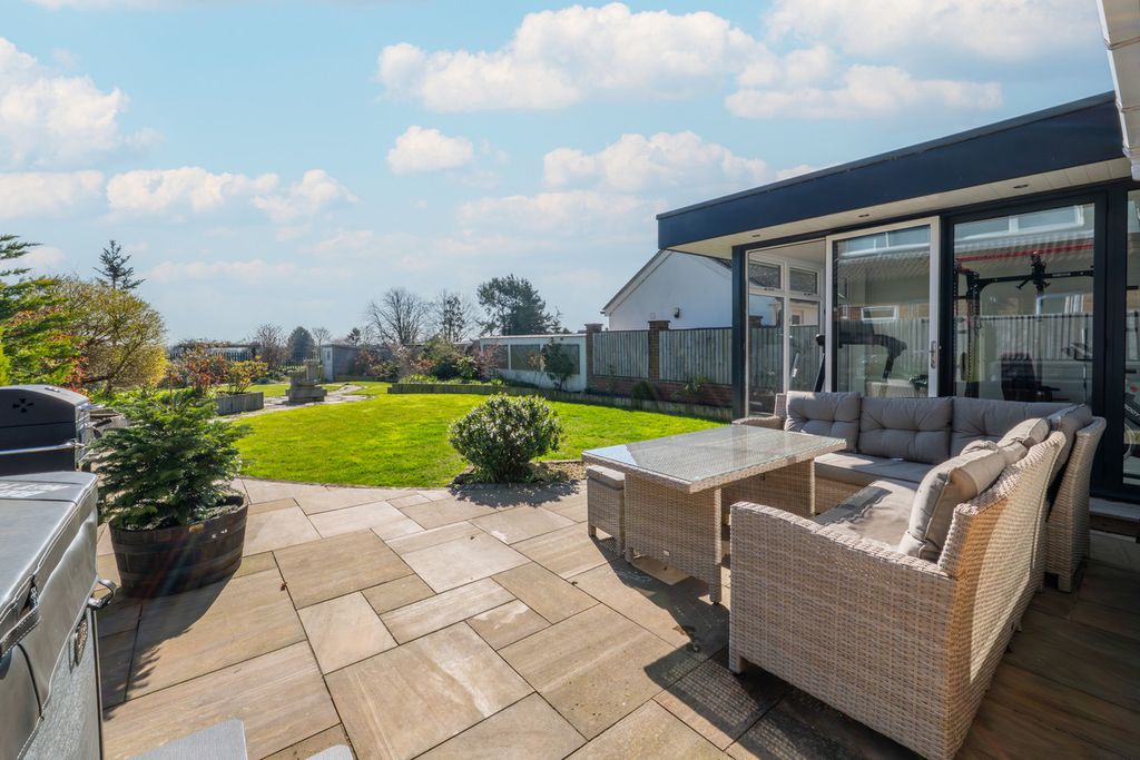 Property photo 2 of 22