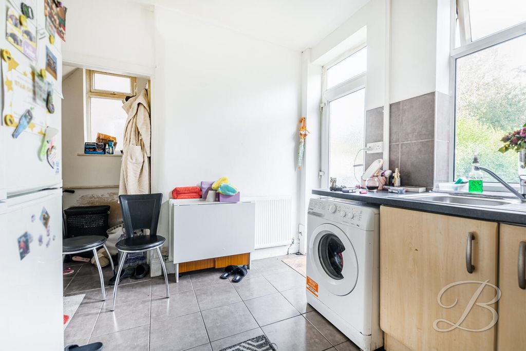 Property photo 2 of 20 Kitchen