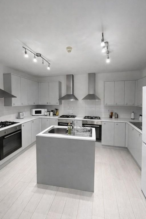 Property photo 2 of 11 Pal Kitchen.Png