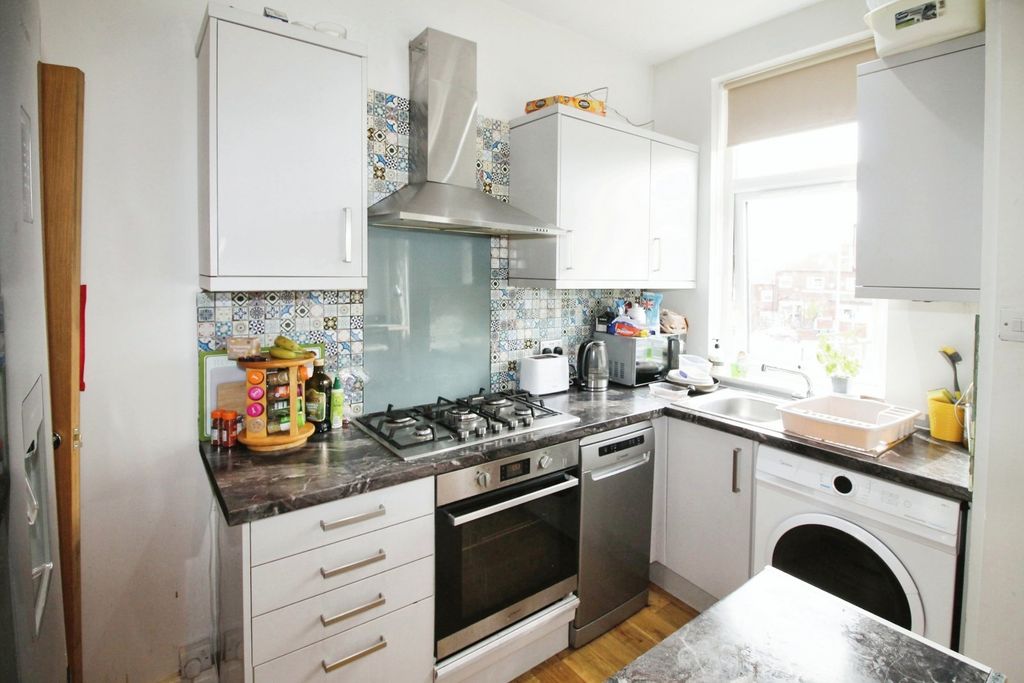 Property photo 3 of 15 Picture No. 02
