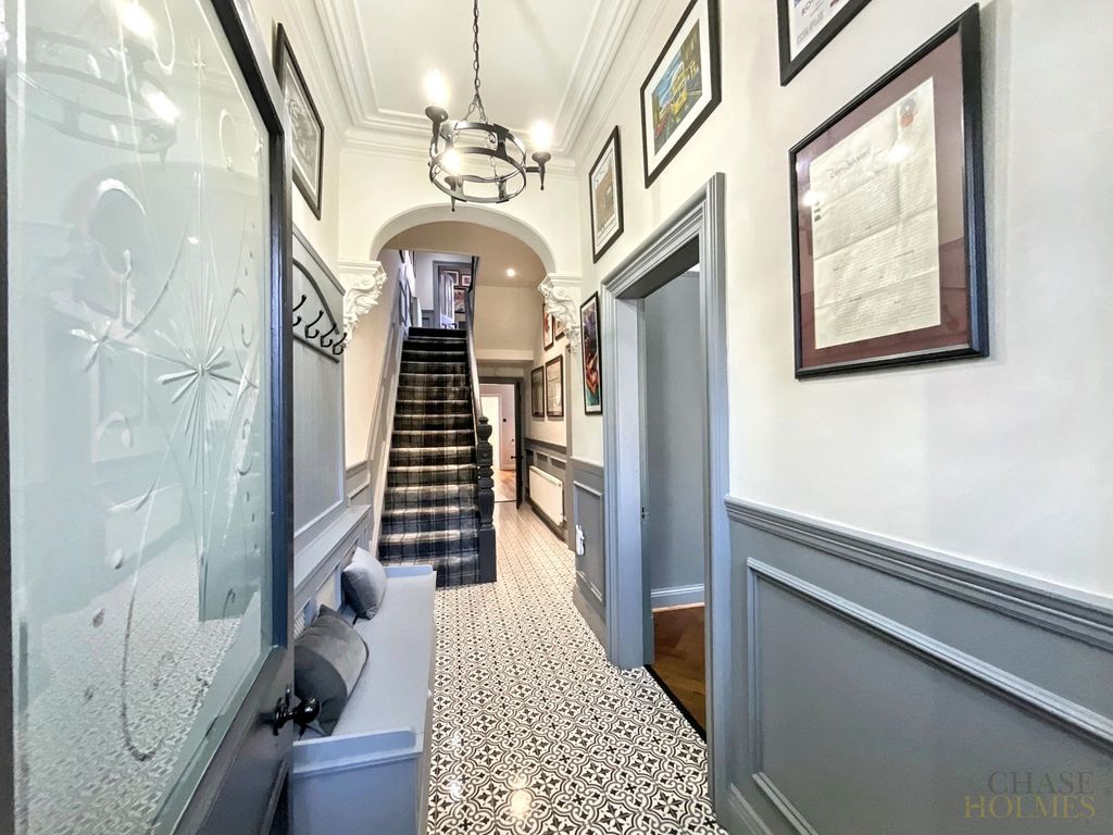 Property photo 3 of 31