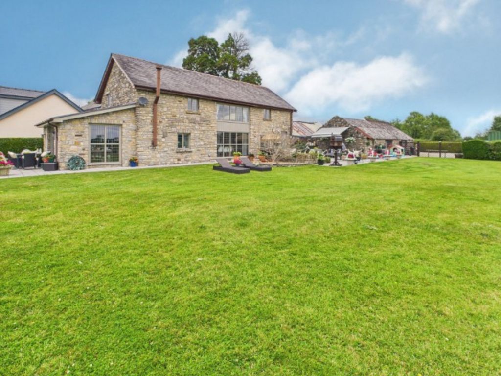 Property photo 1 of 42