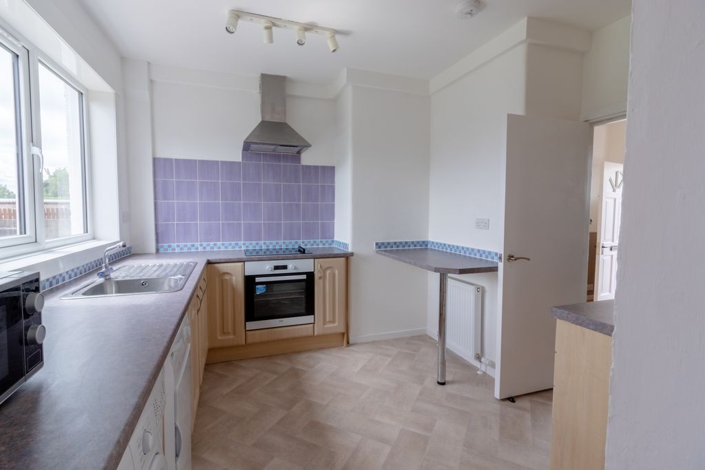 Property photo 3 of 26 Kitchen
