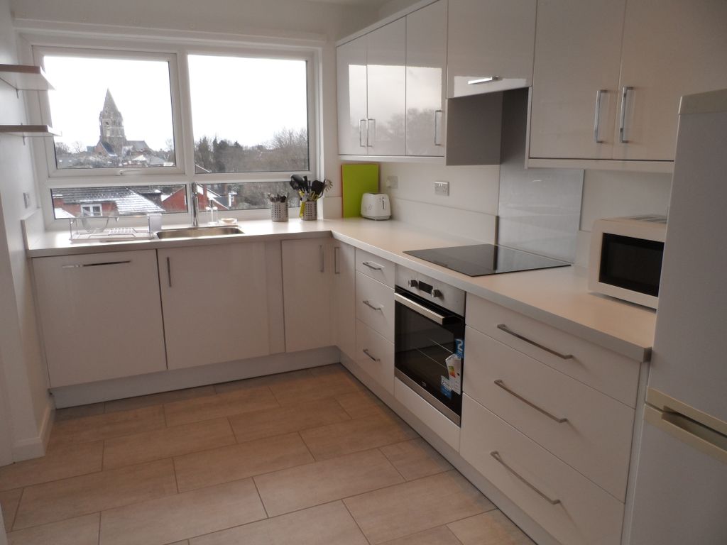 Property photo 1 of 9 Kitchen