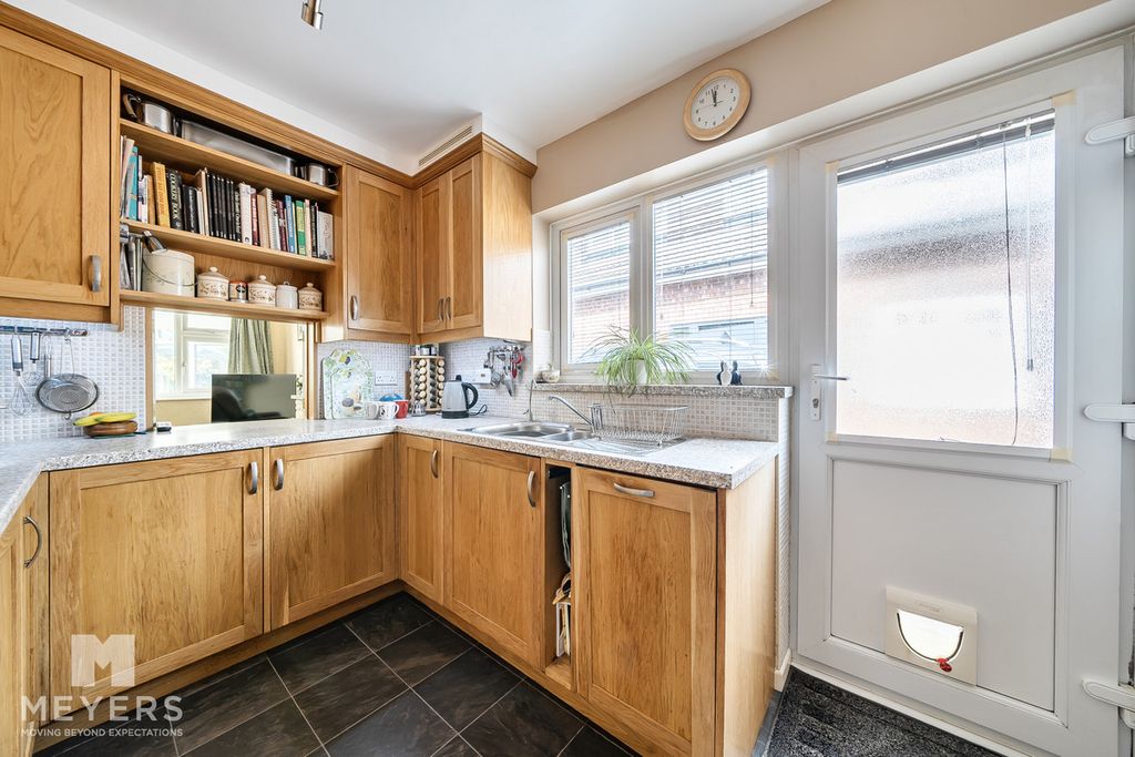 Property photo 2 of 23