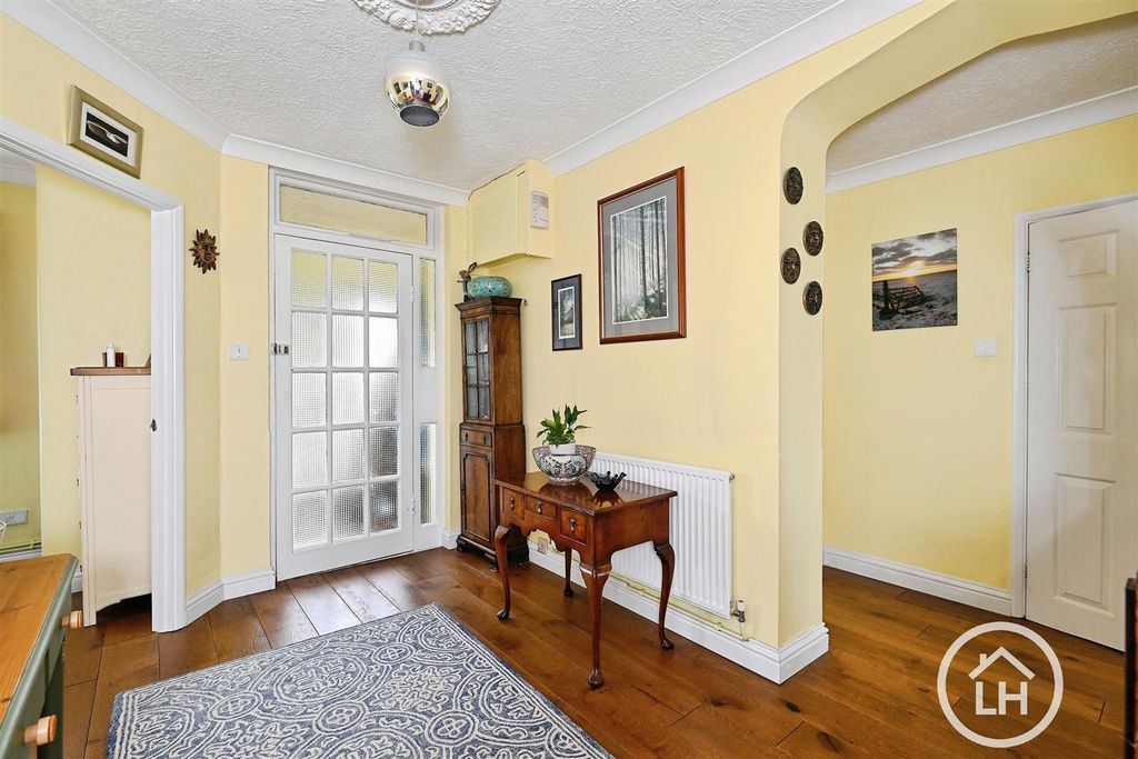 Property photo 3 of 21 Hallway