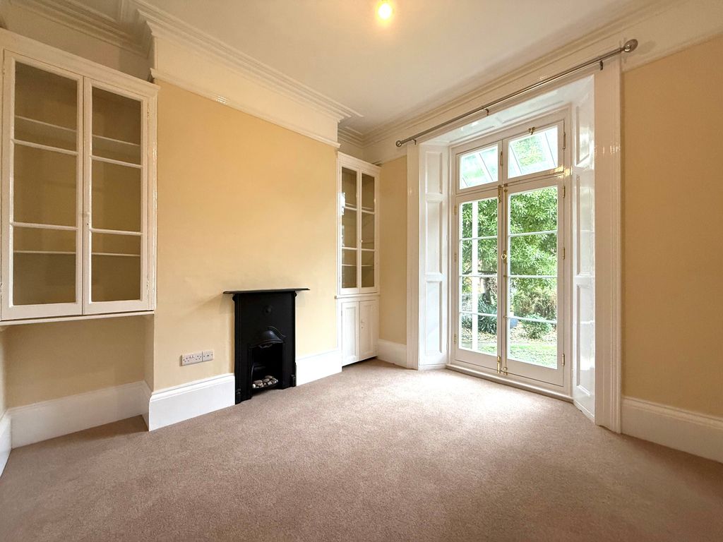 Property photo 2 of 28 Bed 1B